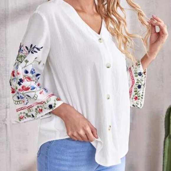Floral Embroidery Blouse - Picture 2 of 6